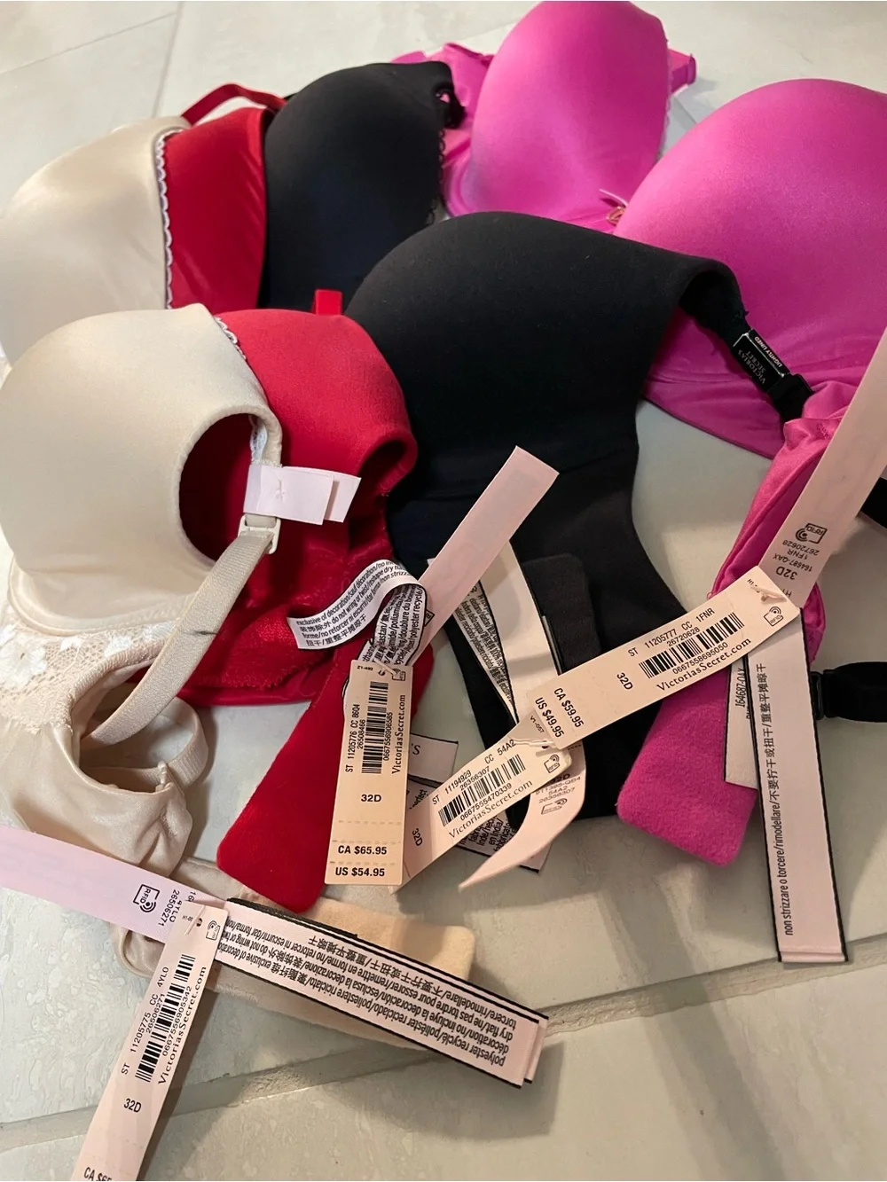 Victoria's Secret T-Shirt Bra Bundle in Pink, Black, Red, Cream 32D NWT